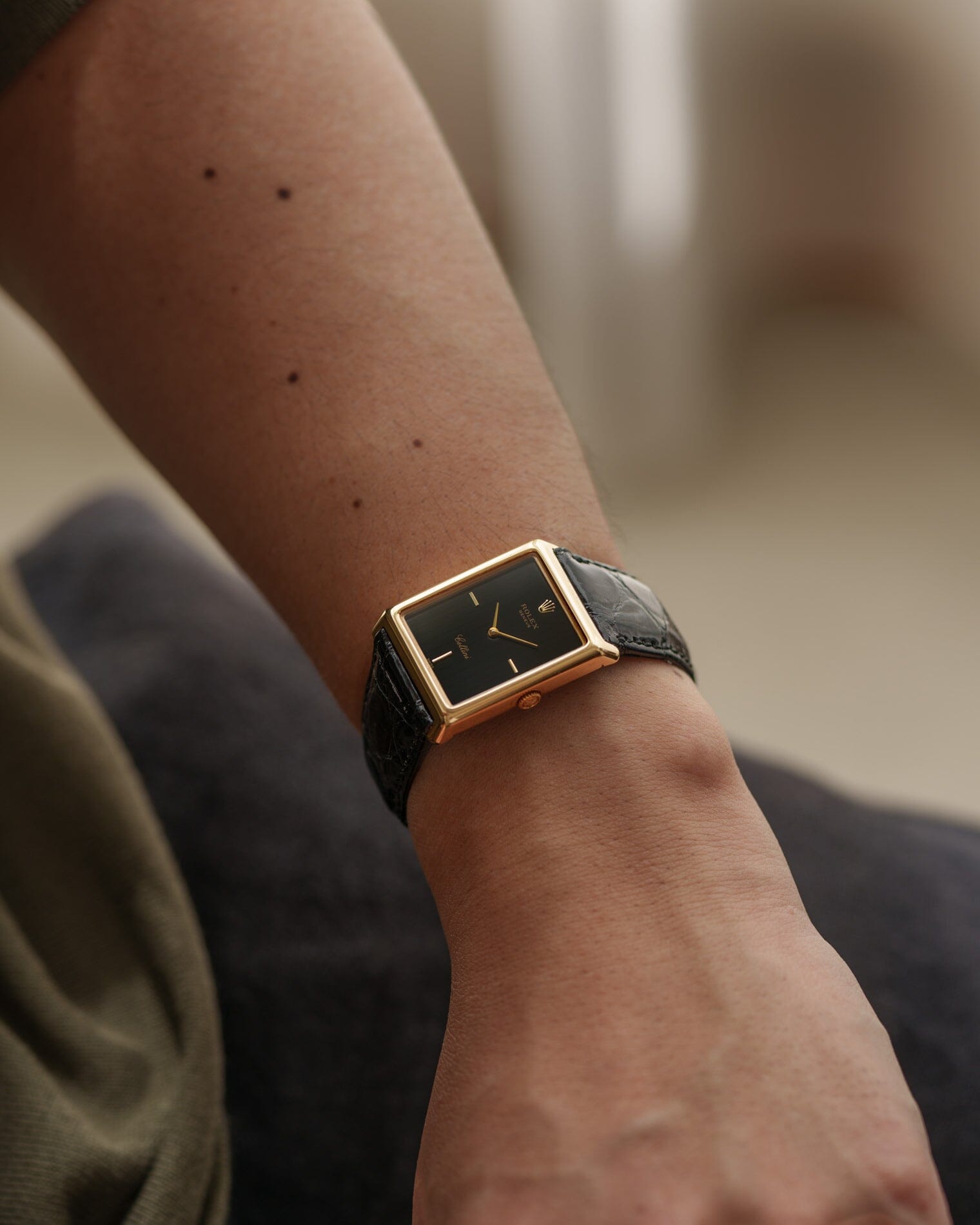 Rolex チェリーニ 4105 レクタングル YG ブラックタペストリーダイアル Watch ROLEX