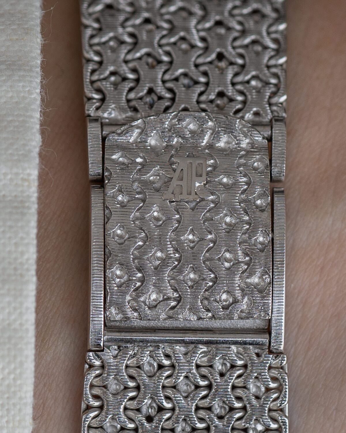 オーデマ ピゲ トノー WG ブラックダイアル Watch AUDEMARS PIGUET