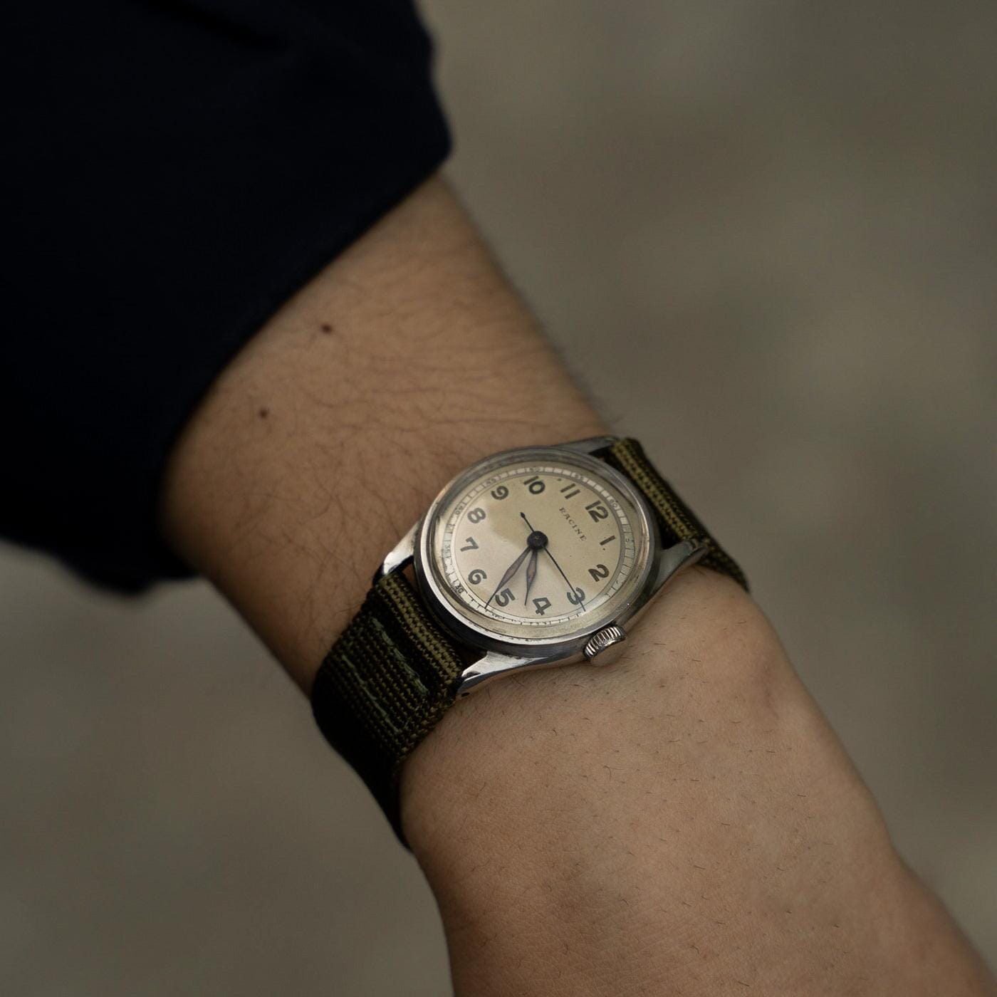 RACINE (GALLET) Military-Style Round 1940s - Arbitro