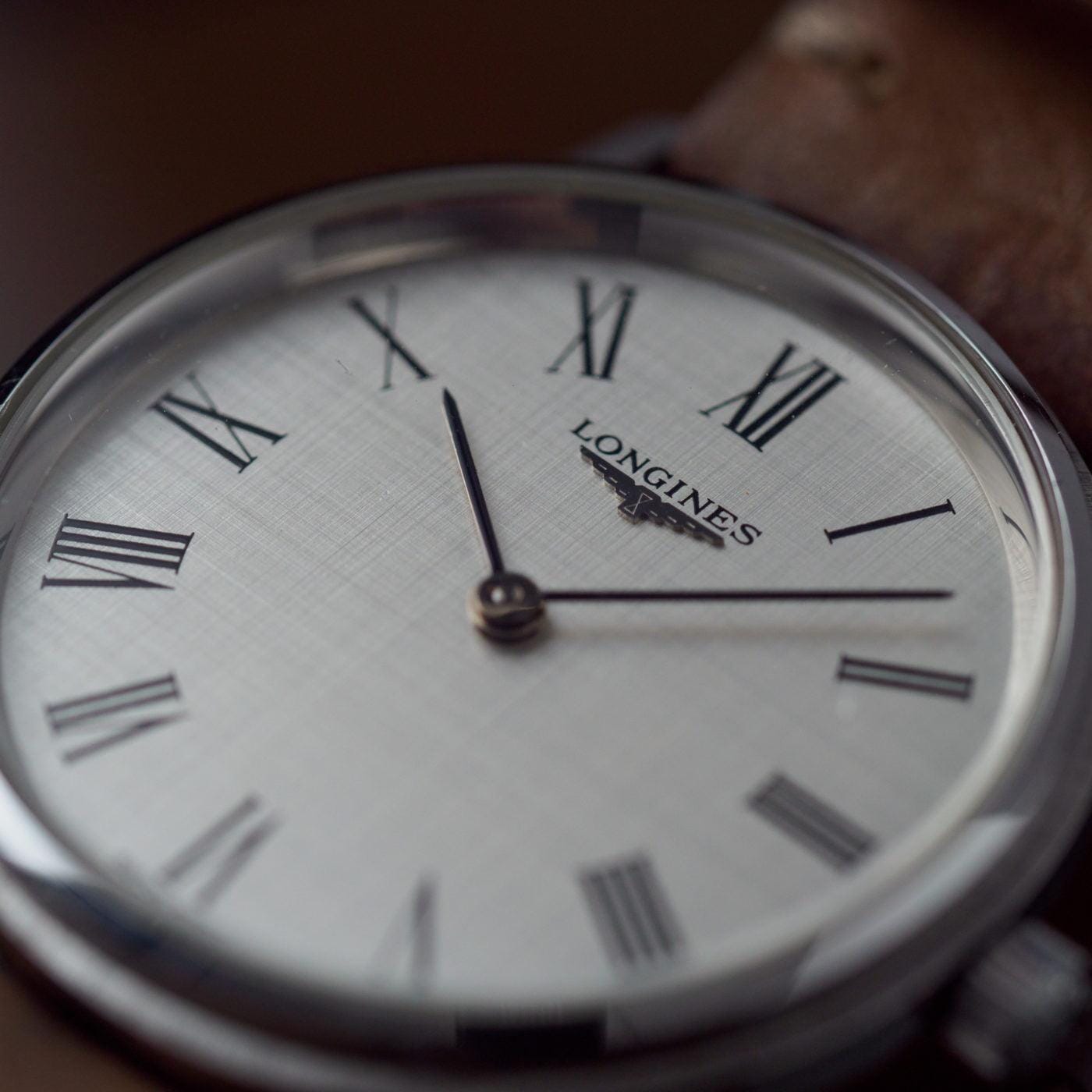 LONGINES Round Roman Linen Dial 1970s - Arbitro