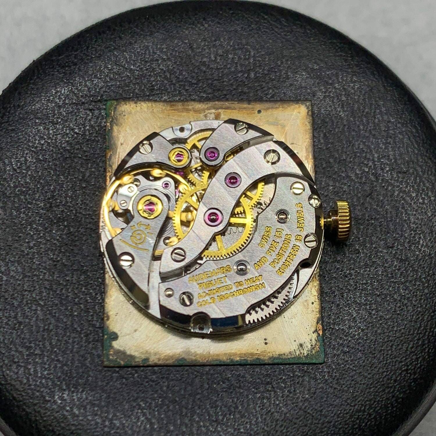 AUDEMARS PIGUET Rectangle YG Black Diamond Dial - Arbitro
