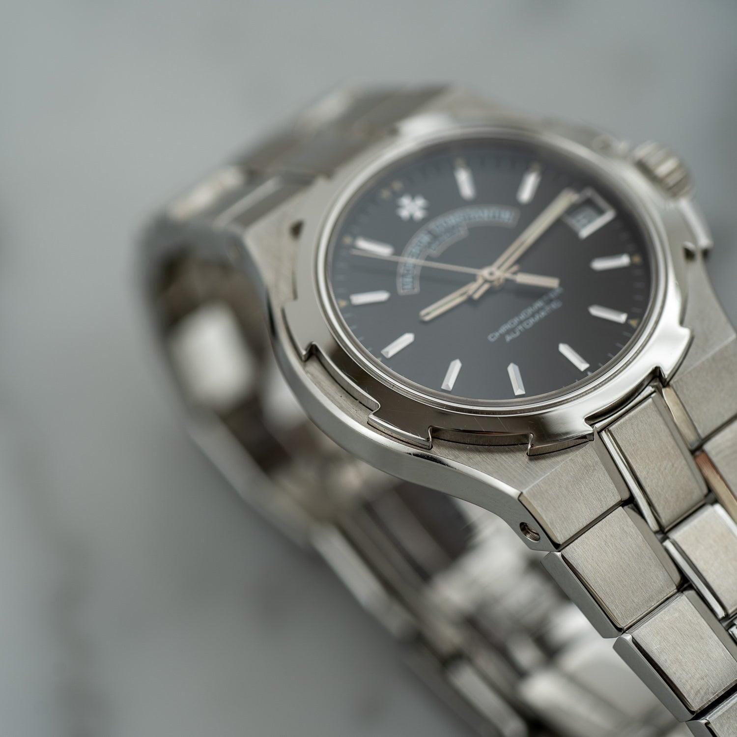 VACHERON CONSTANTIN Overseas 42050 Grey - Arbitro